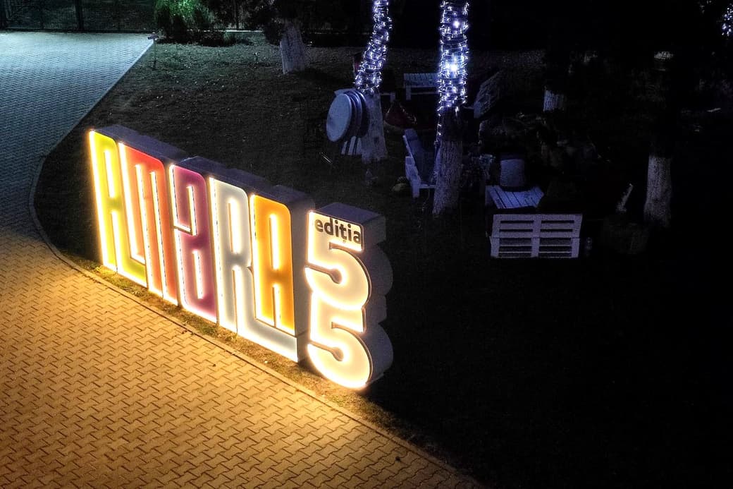Litere volumetrice · Festivalul Amara