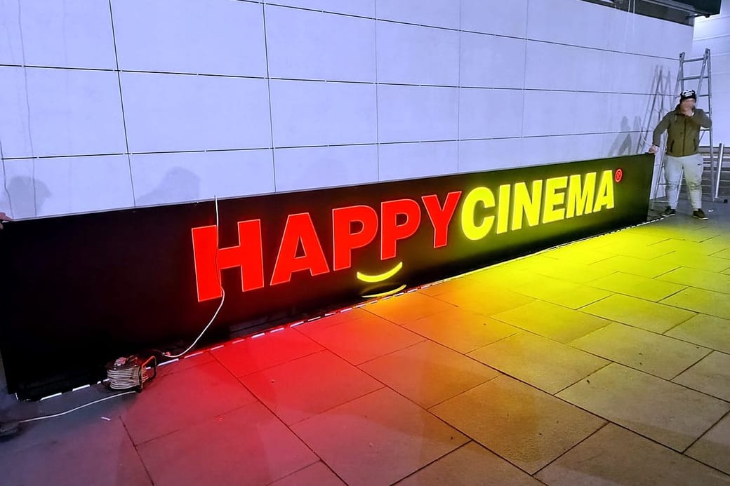 Signalistică Happy Cinema